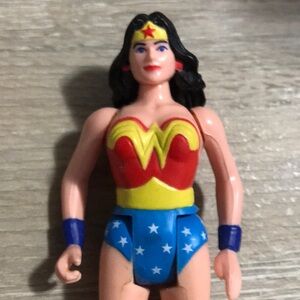 Vintage 1984 DC Comics Super Powers Wonder Woman Action Figure Kenner 80s